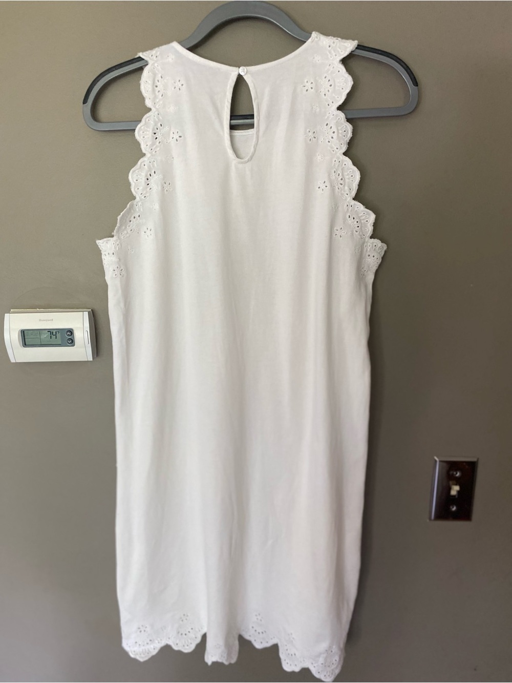 J. CREW Sleeveless White Knit Eyelet & Scallop Trim Tank Shift Dress Size MP - Picture 5 of 8